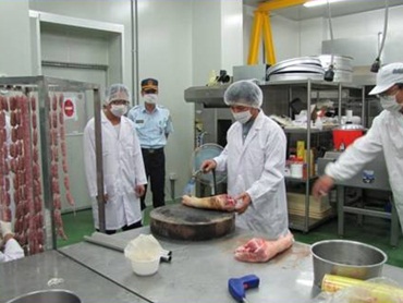 受刑人至肉品加工廠現場實習