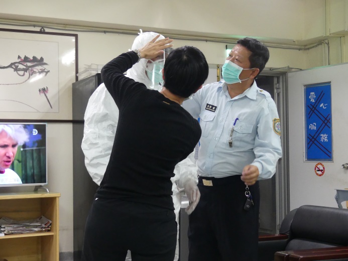 防護衣穿脫2