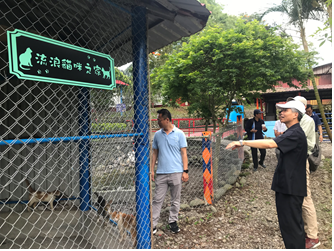黃敬謀典獄長說明流浪貓之家建置緣起