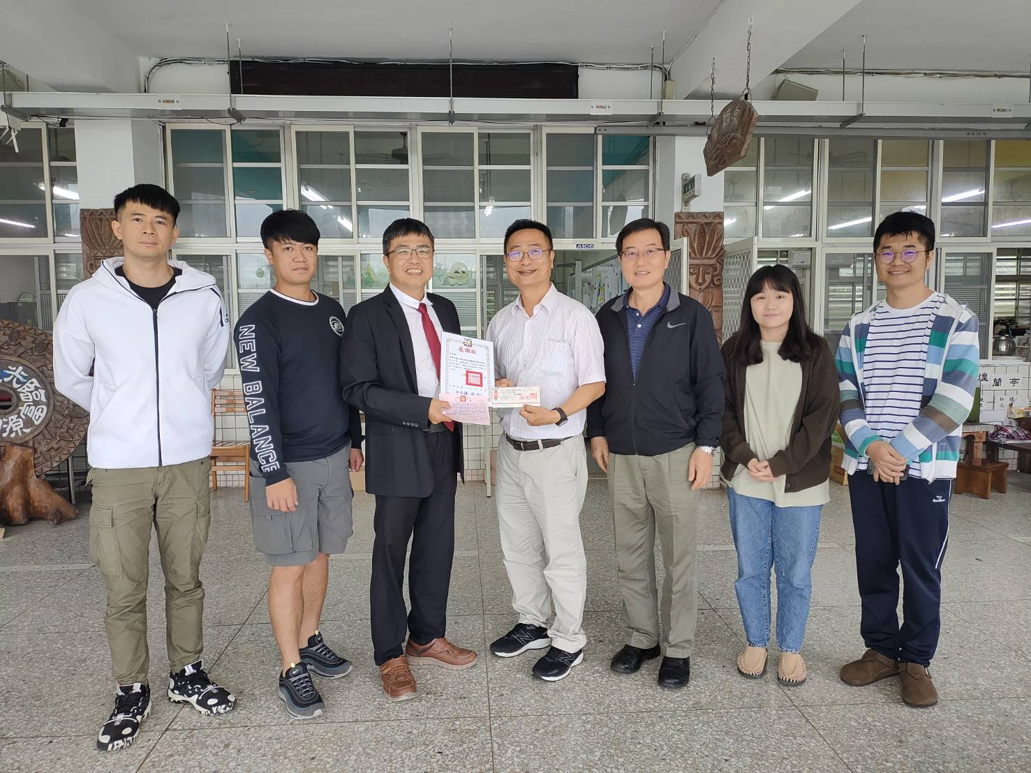 富源國中陳校長頒贈感謝狀