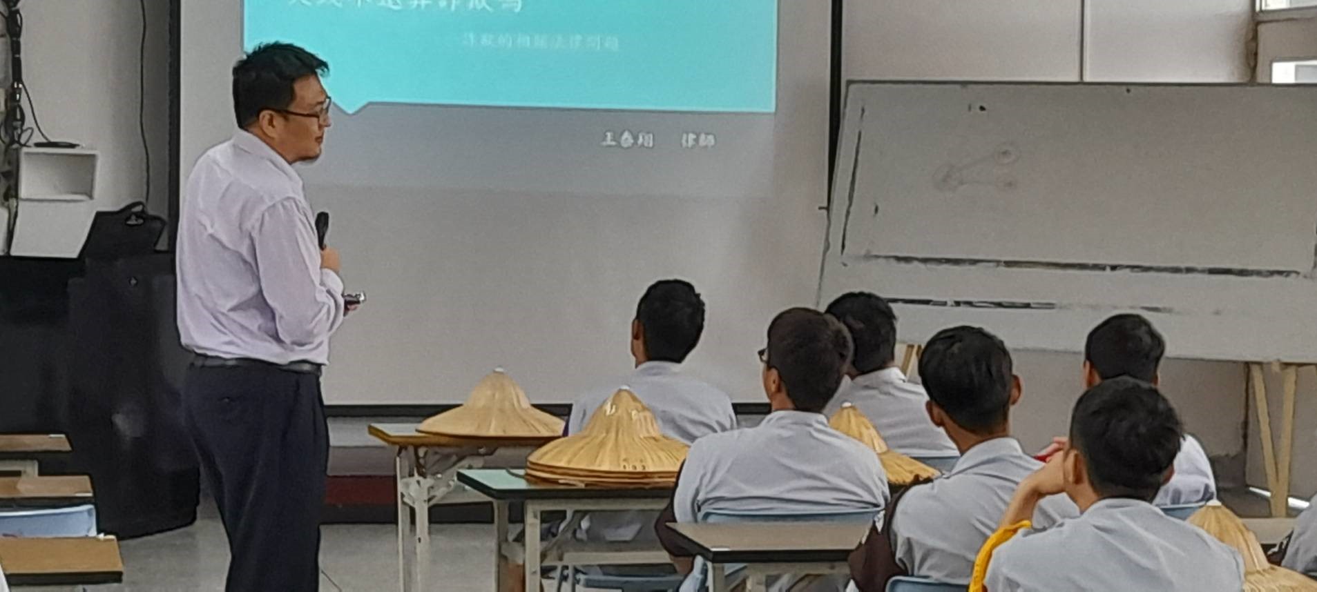 1027財團法人法律扶助基金會花蓮分會王泰祥律師蒞監辦理法治教育宣導
