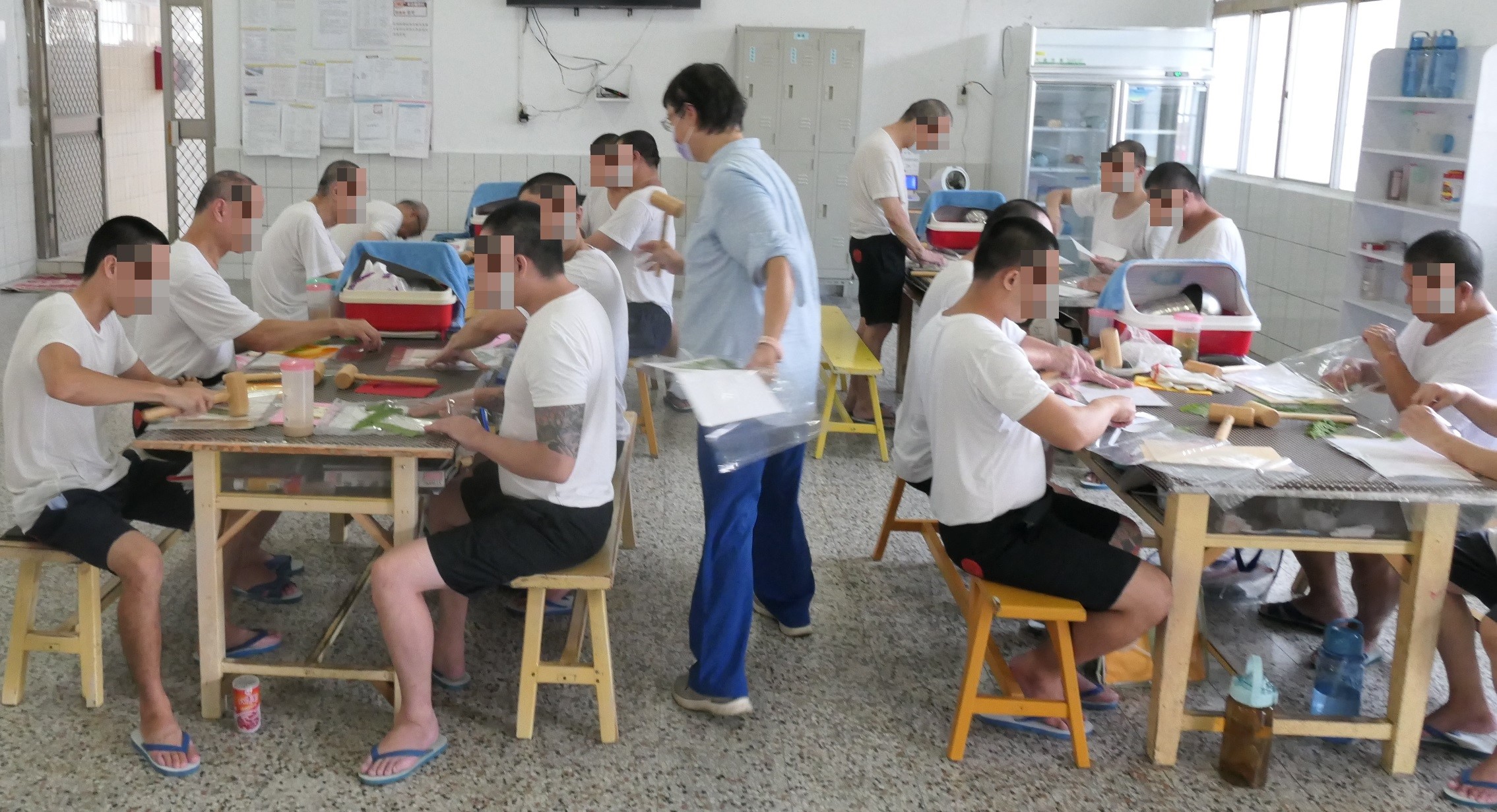 0715社工員對新收收容人辦理植物敲染卡片團體輔導