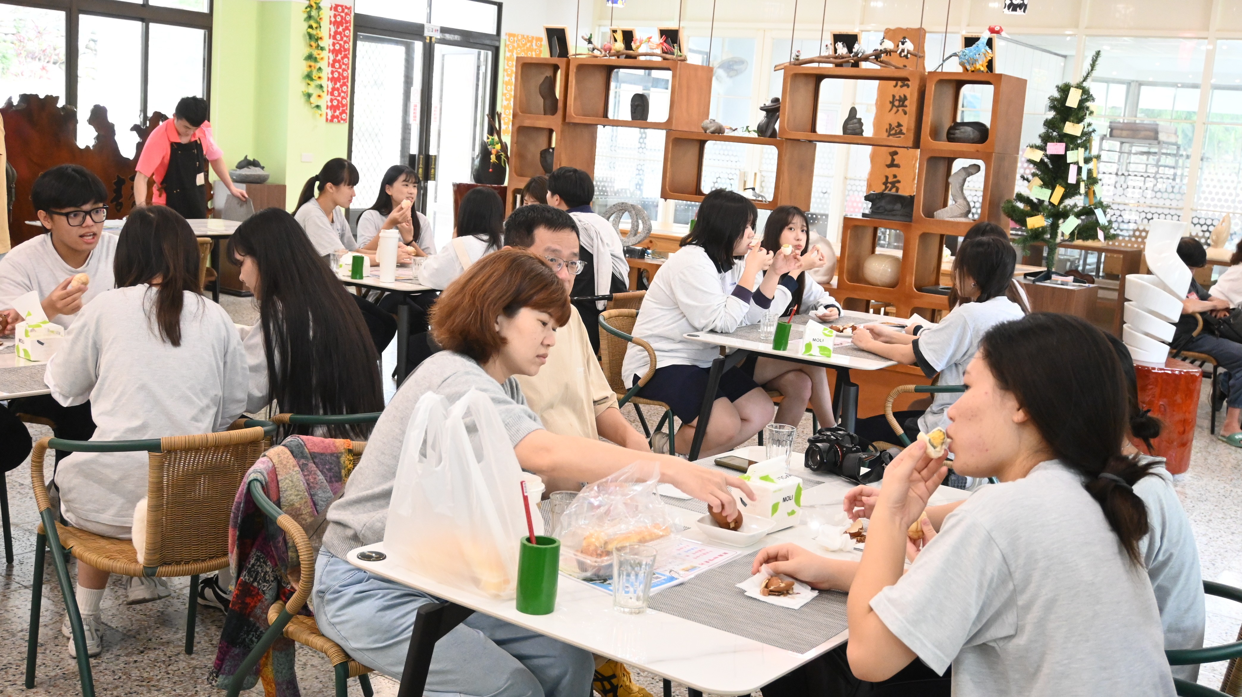 花蓮高級商業職業學校及農業部林業及自然保育署花蓮分署分別來監參觀