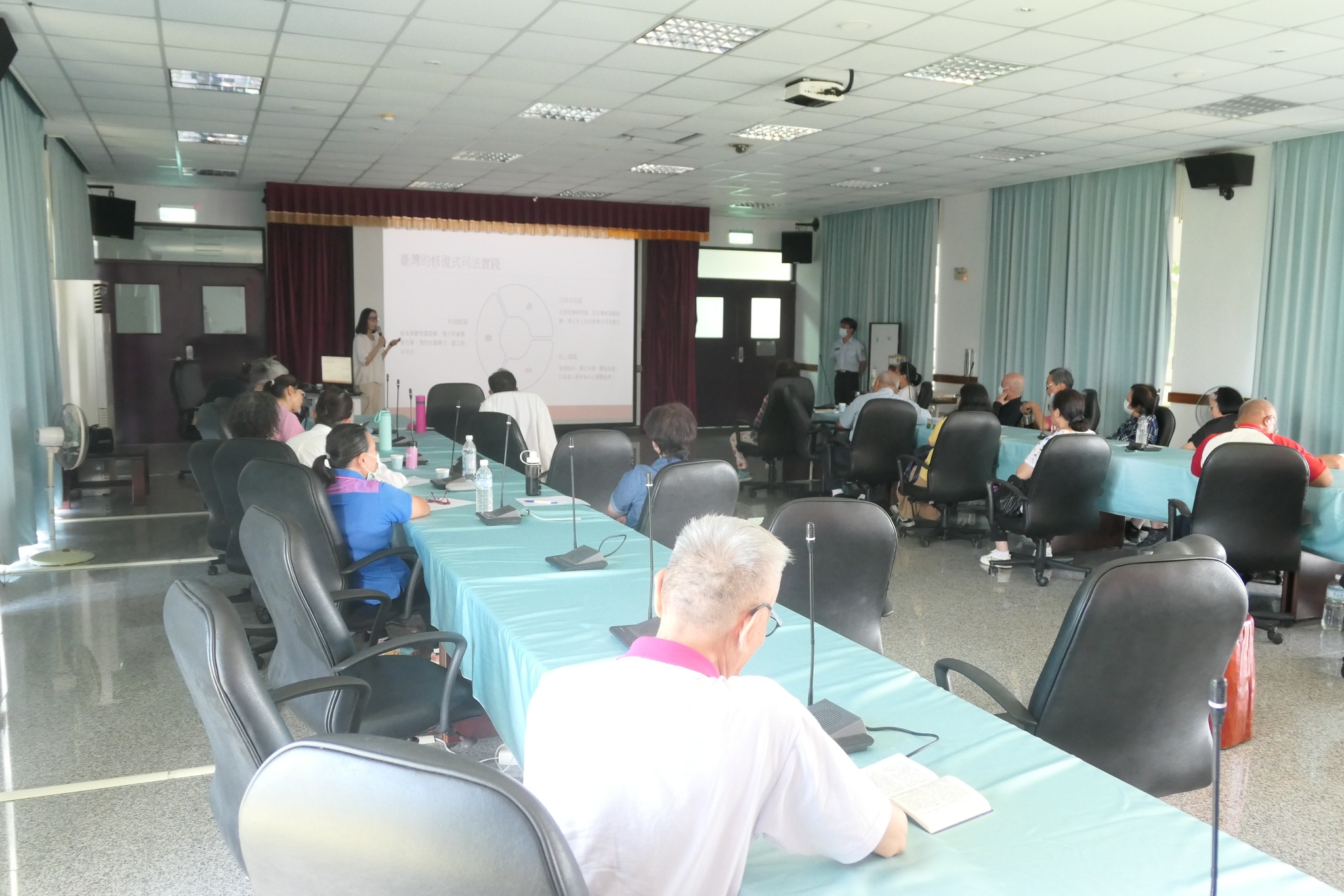 On June 23, a volunteer supervision meeting was held, and Psychologist Li Yun-Ru from Secret Garden Counseling Center was invited to conduct the 2025 volunteer training session.