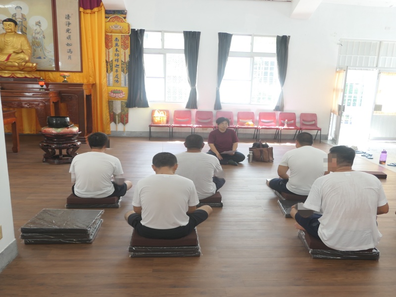 On July 25, the facility invited Psychologist Hsu Ssu-Ting from the Hualien Branch of the Taiwan Fund for Children and Families to conduct a DUI treatment program.