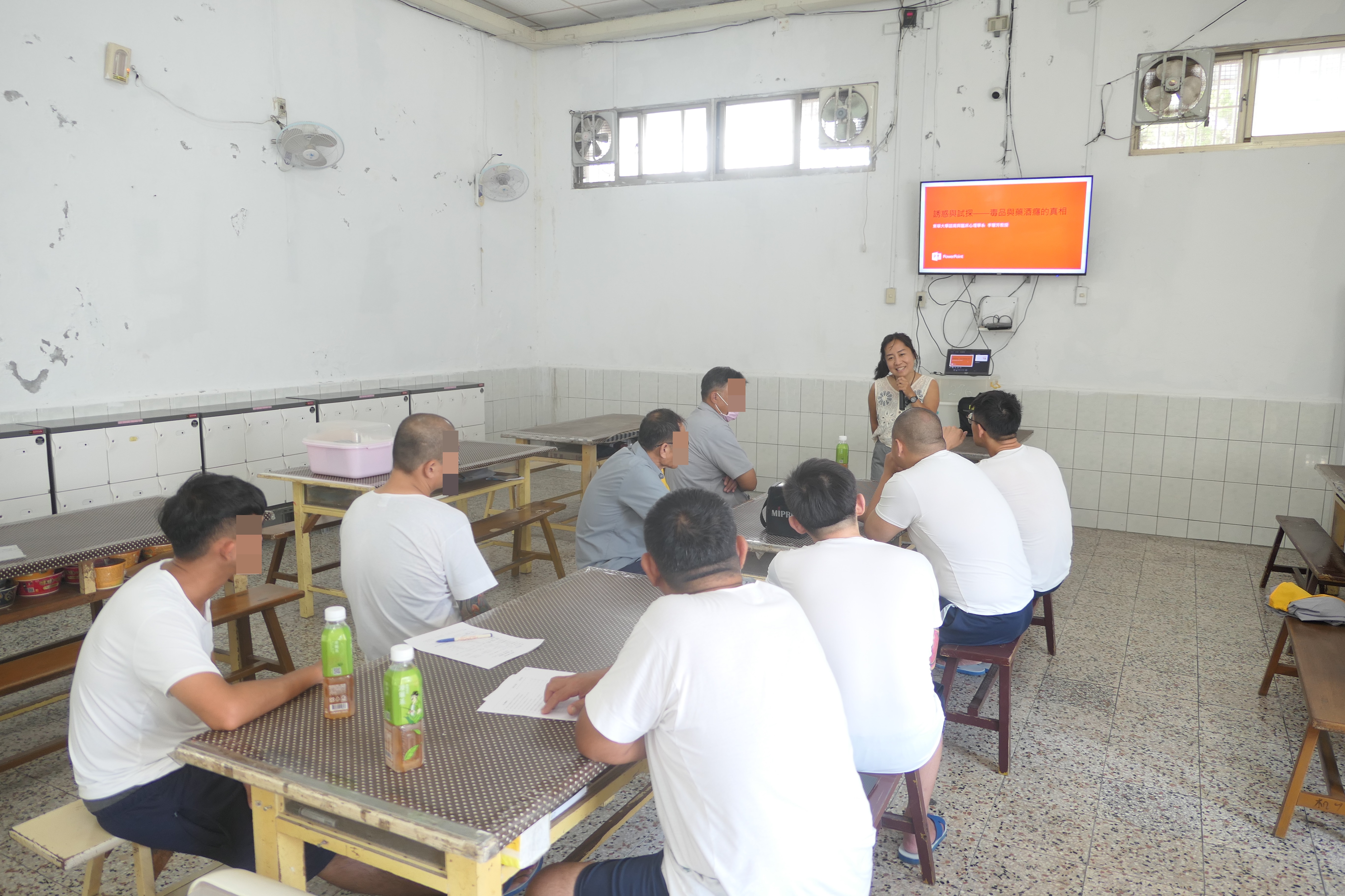 1008、1020、1028本監邀請東華大學李慧芳助理教授來監辦理毒品講習課程