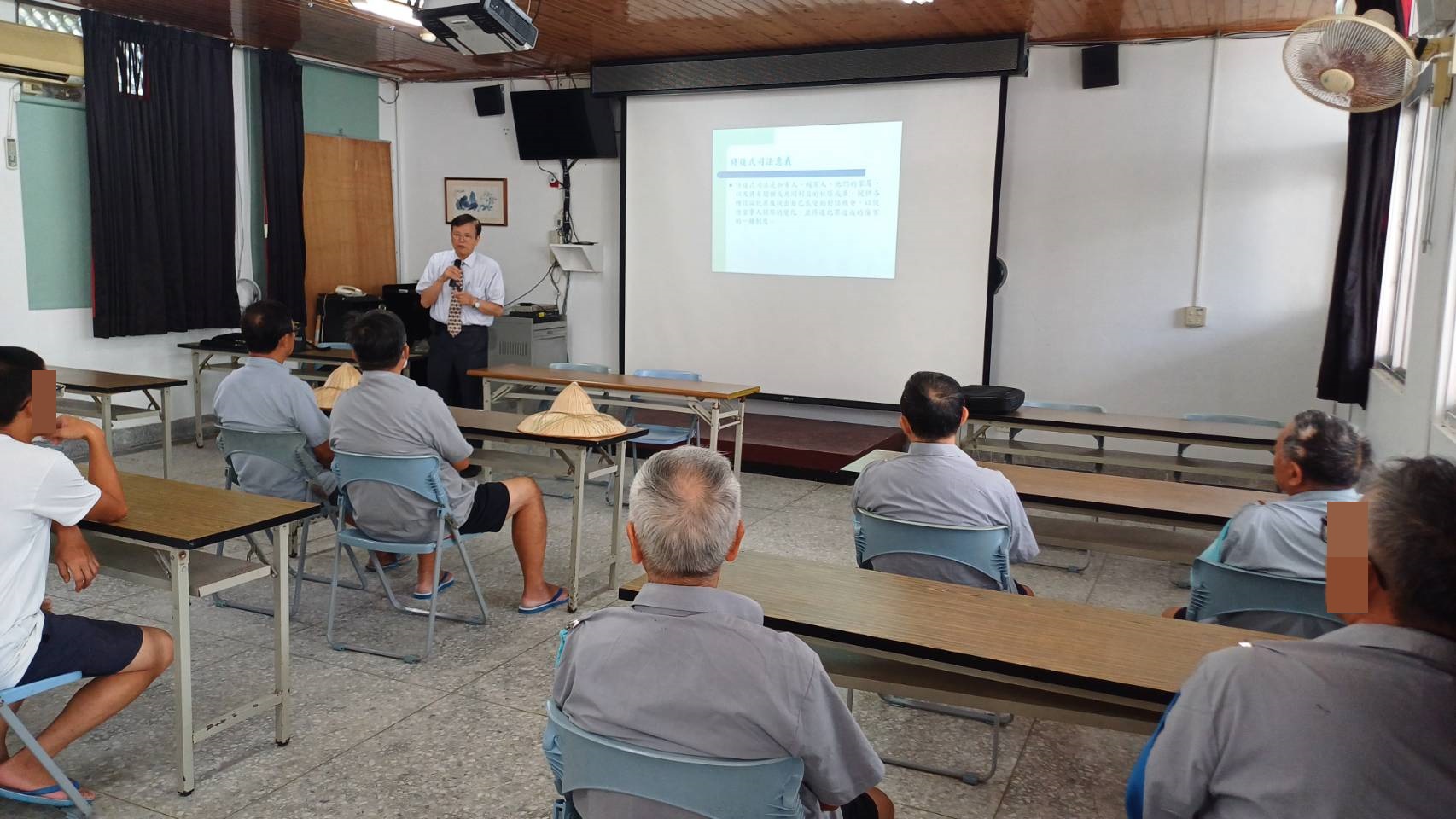 1022本監邀請許建榮律師來監辦理修復式司法課程宣導